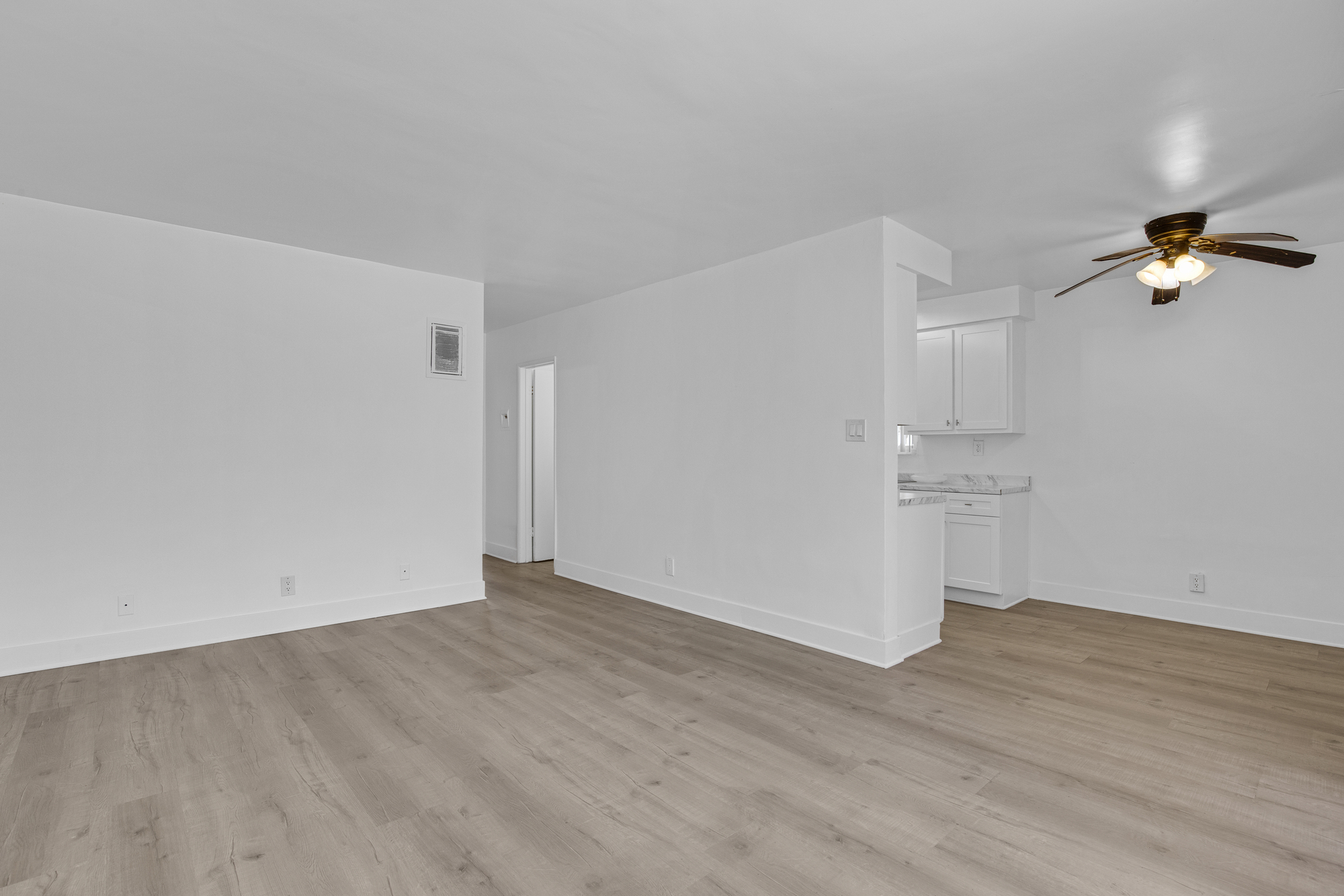 4932 Lennox Blvd thumbnail 6