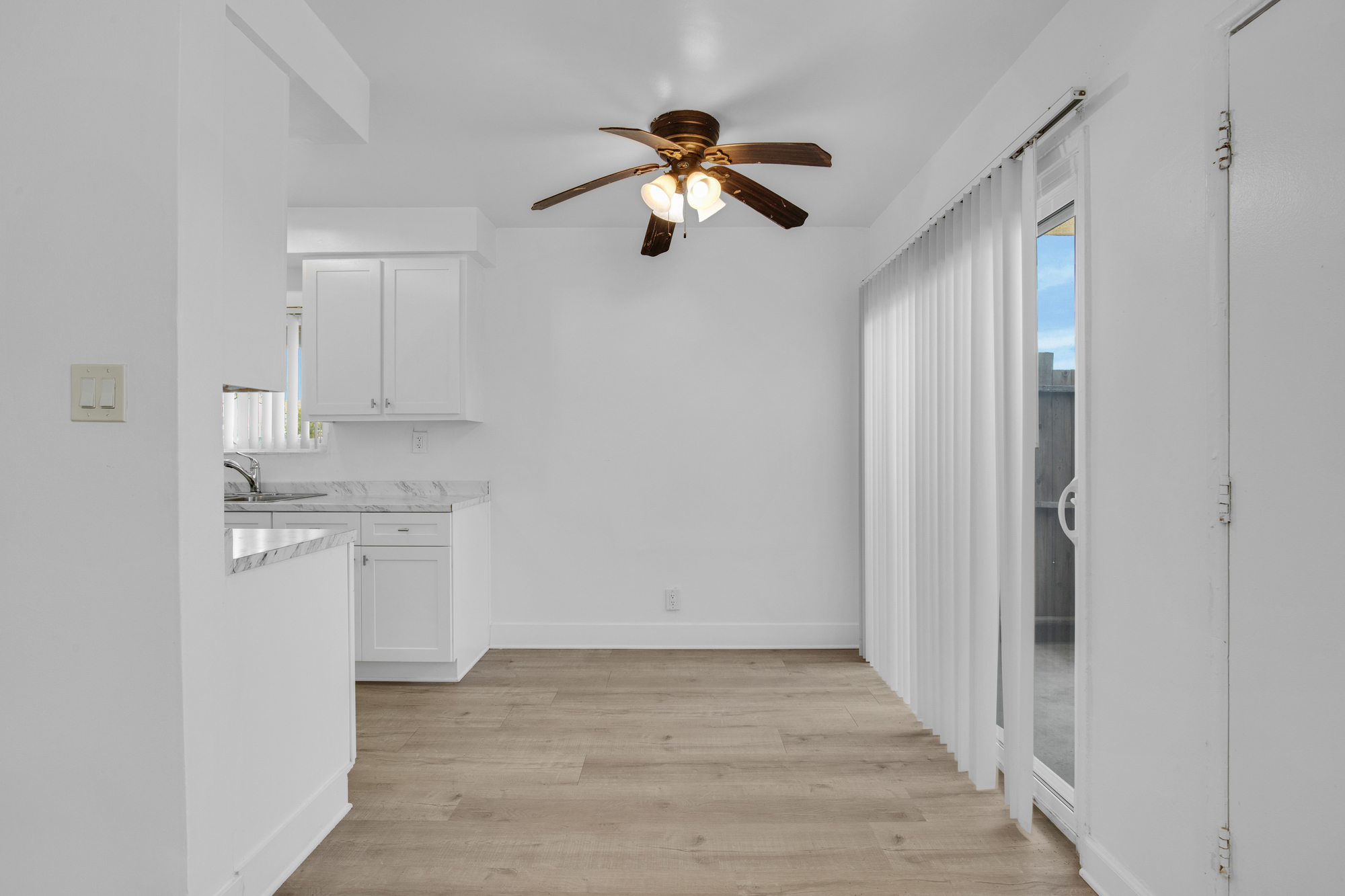 4932 Lennox Blvd thumbnail 8