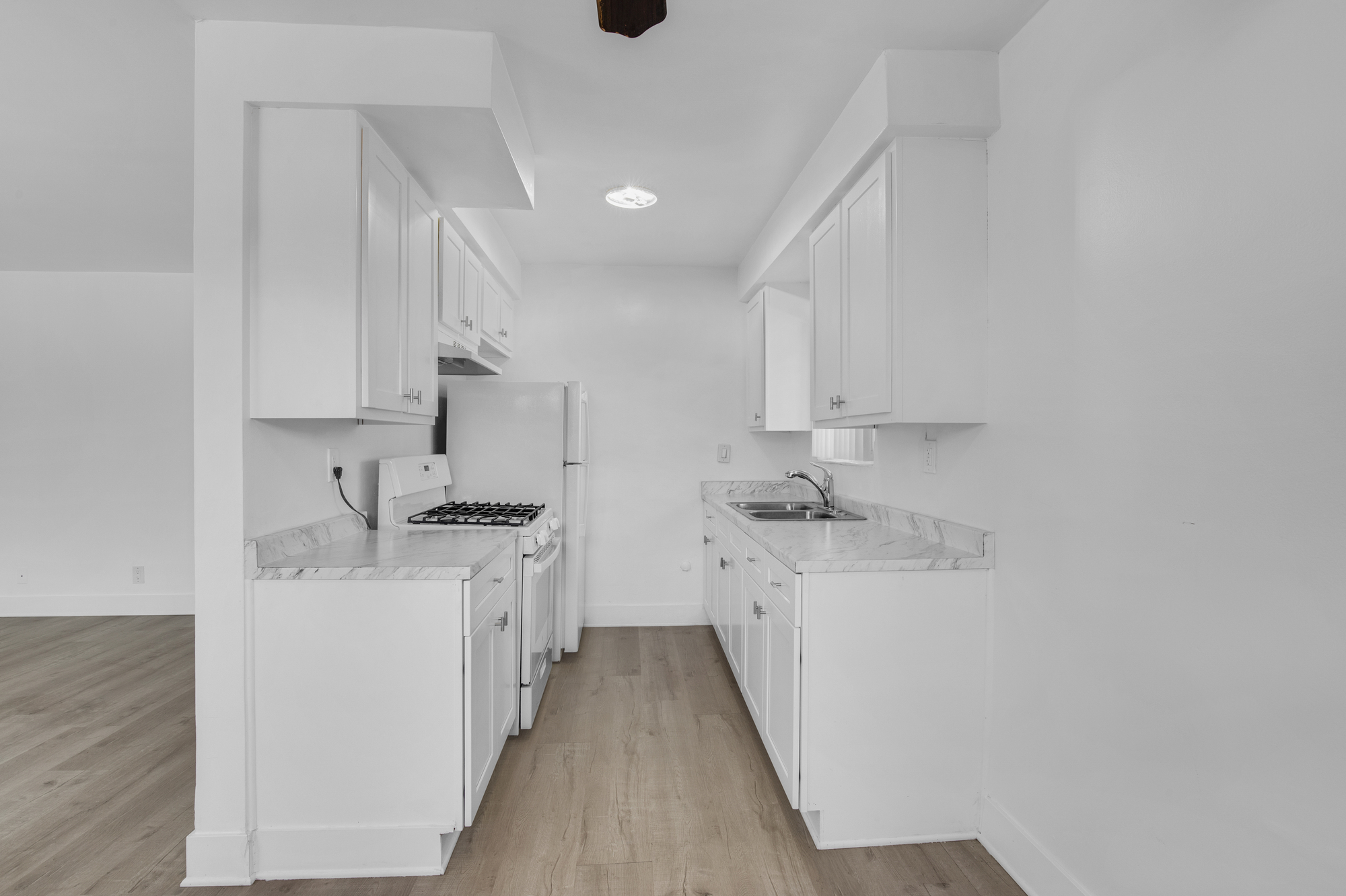 4932 Lennox Blvd thumbnail 9