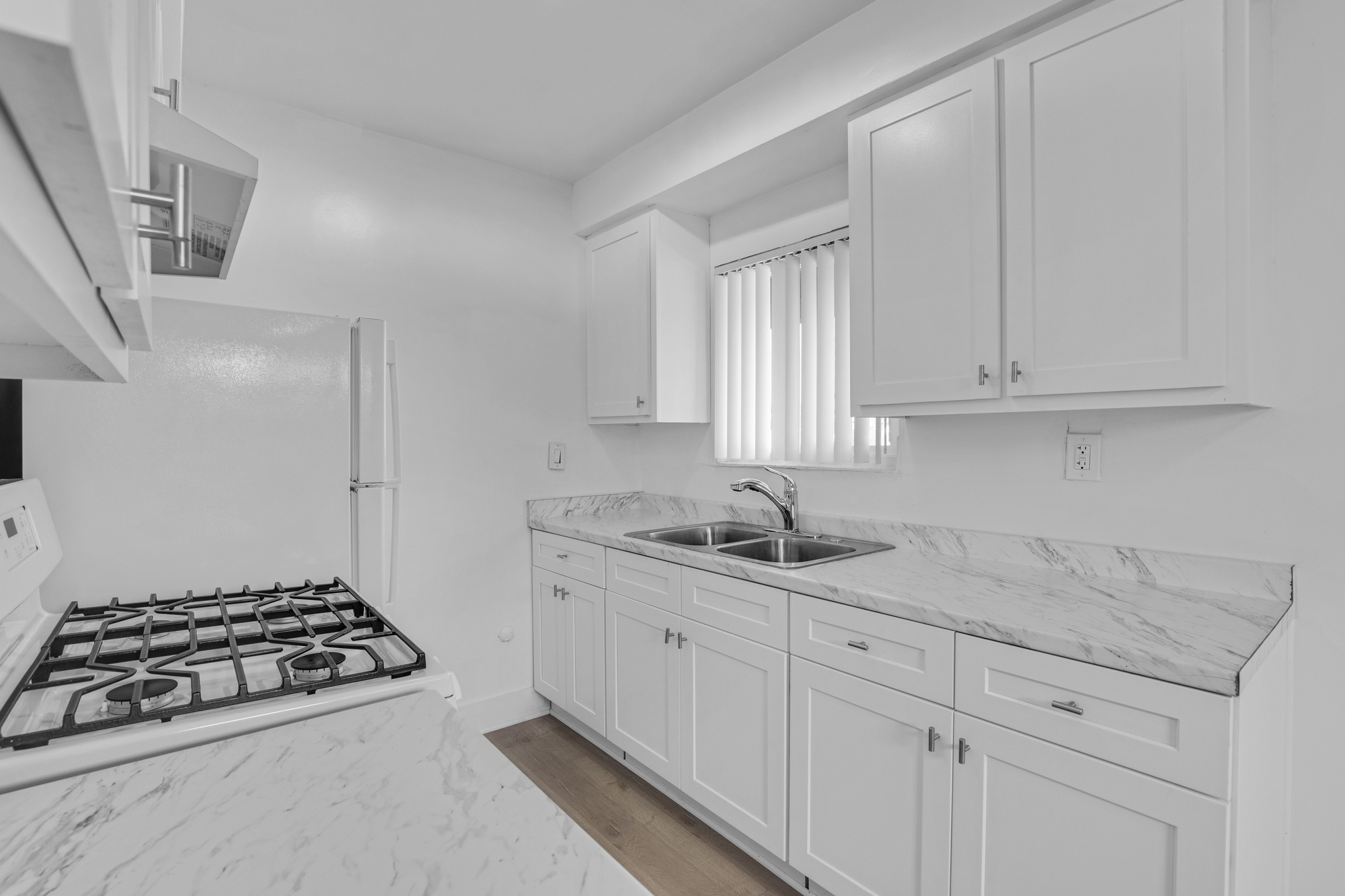 4932 Lennox Blvd thumbnail 11