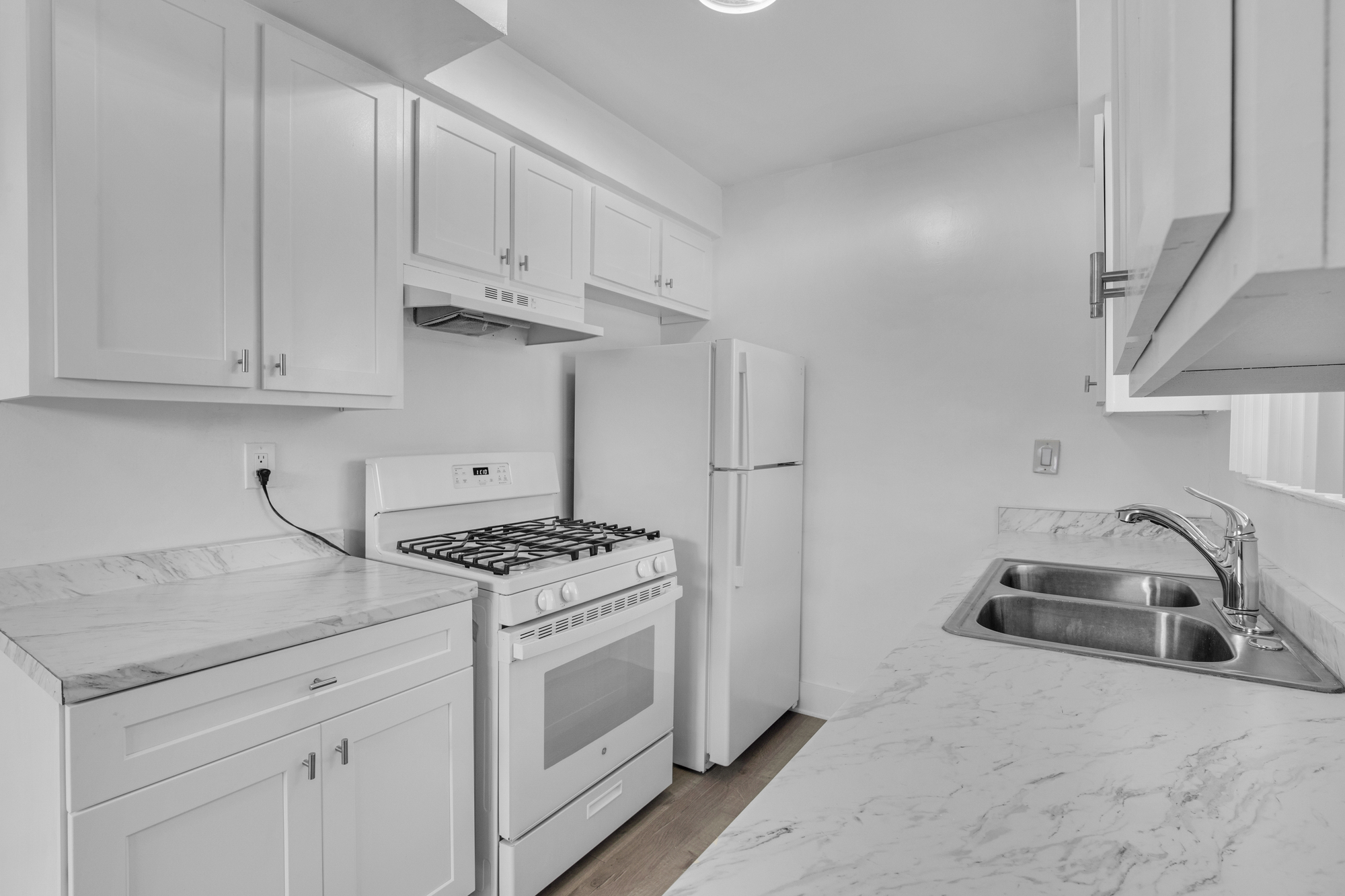 4932 Lennox Blvd thumbnail 12