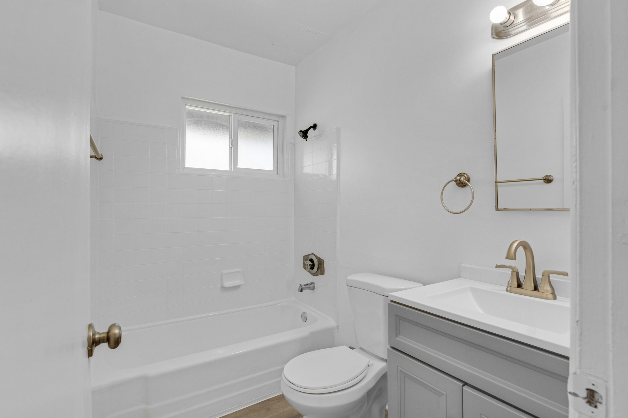4932 Lennox Blvd thumbnail 15