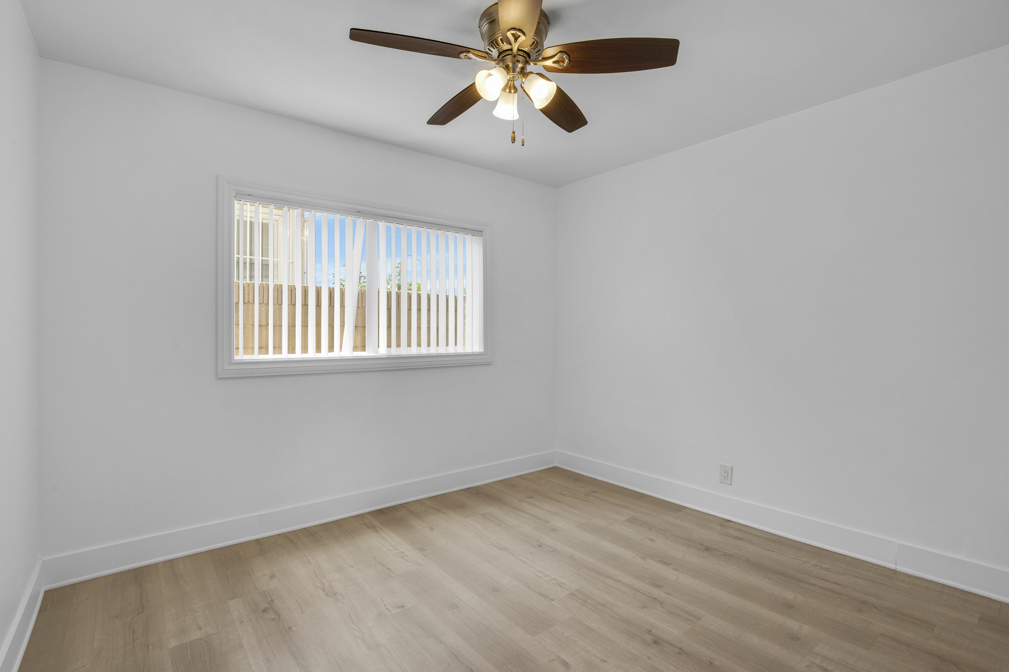 4932 Lennox Blvd thumbnail 16