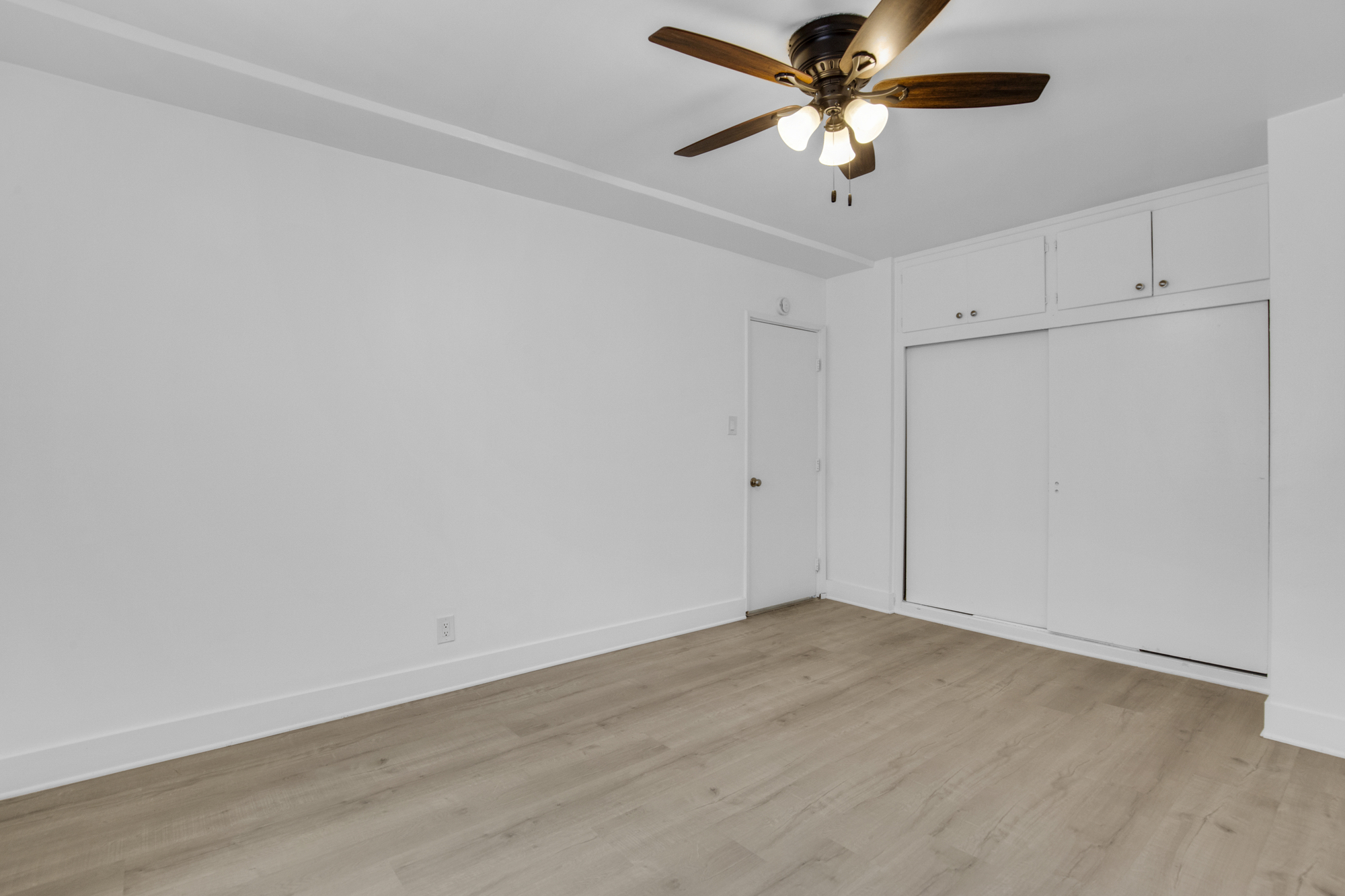 4932 Lennox Blvd thumbnail 18