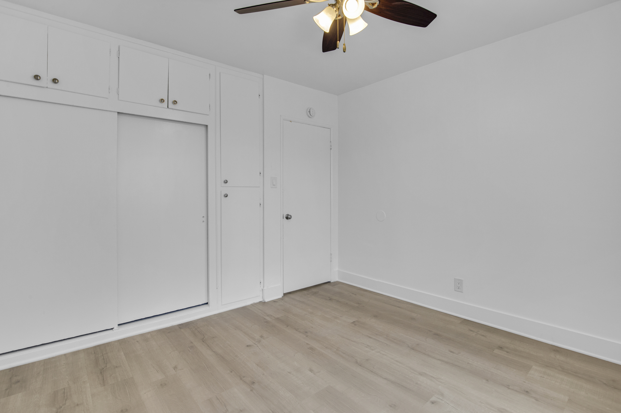 4932 Lennox Blvd thumbnail 19