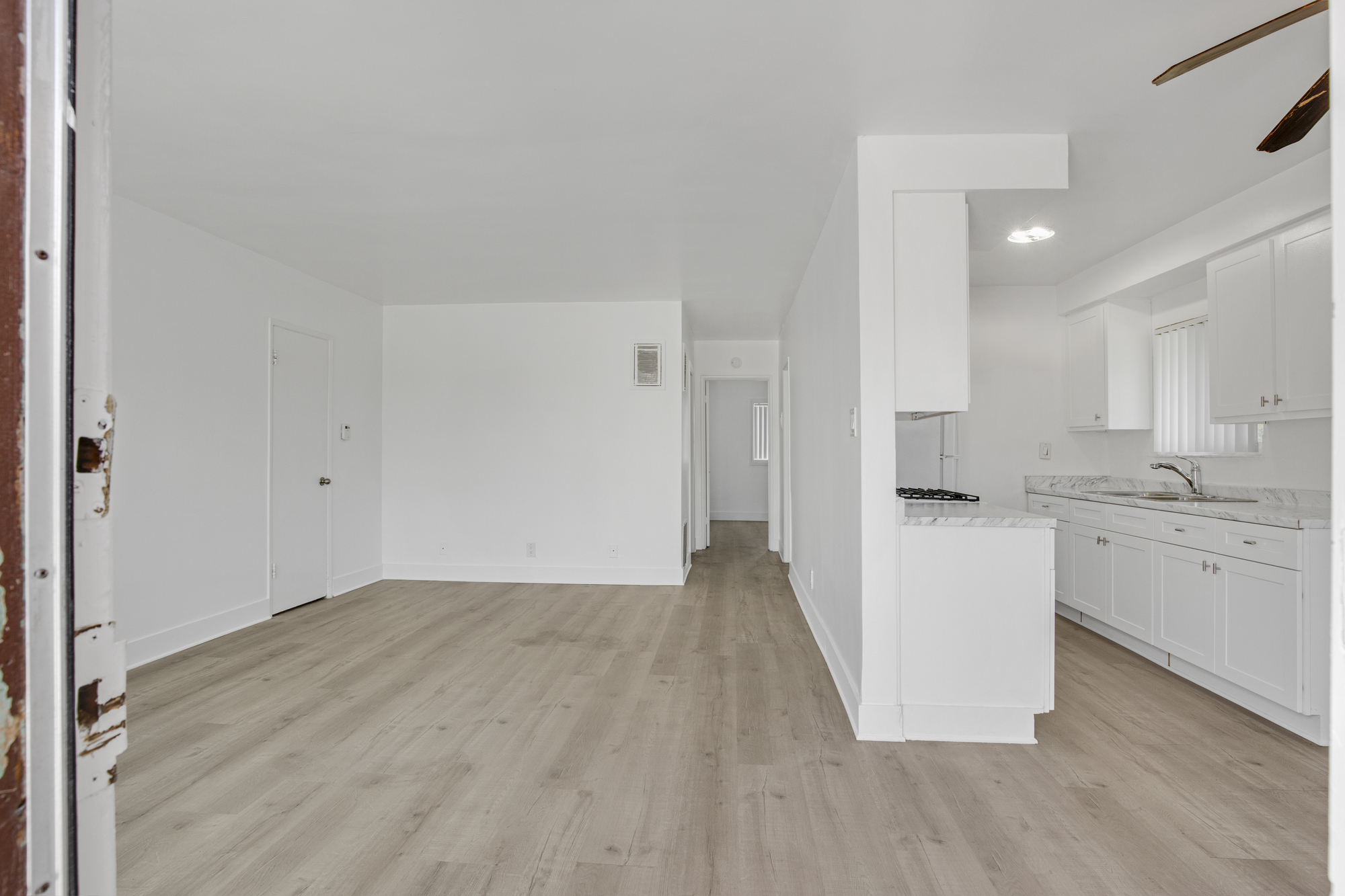 4932 Lennox Blvd thumbnail 20