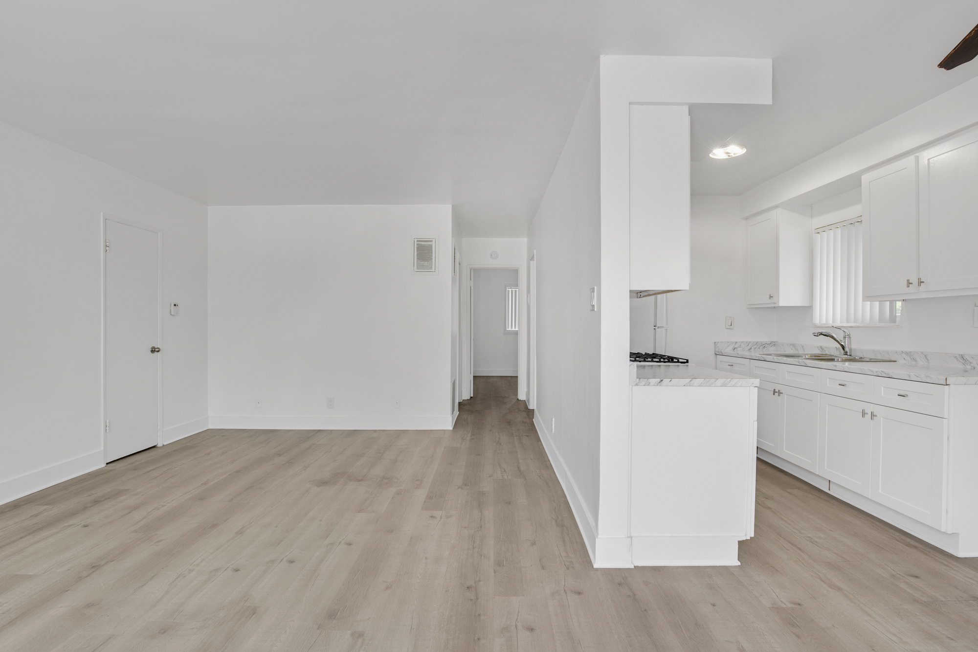 4932 Lennox Blvd thumbnail 21