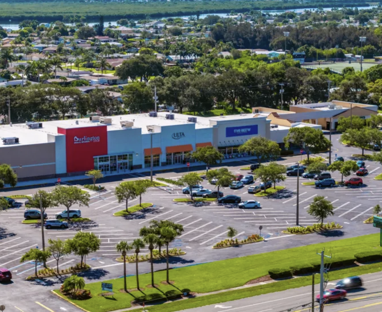 Salon-Plumbed Retail Suite in Merritt Island