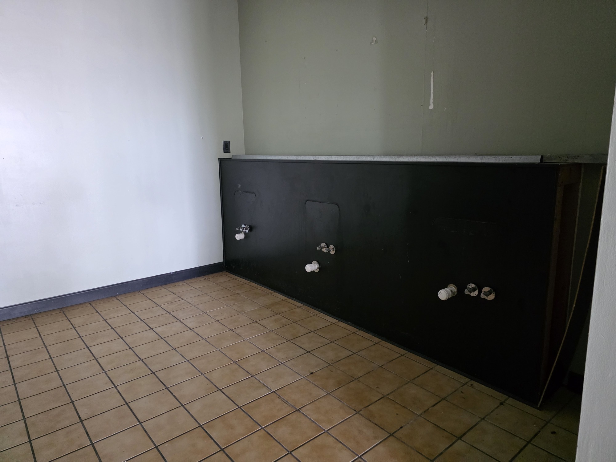 Salon-Plumbed Retail Suite in Merritt Island 3