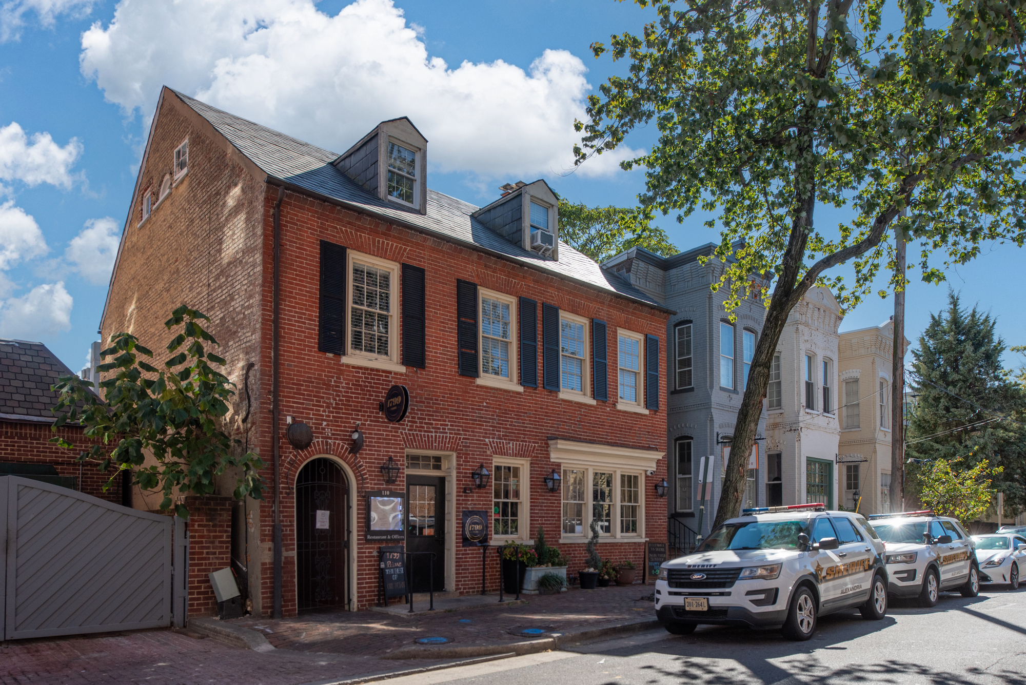 Second-Generation Restaurant Space Available For Lease 4