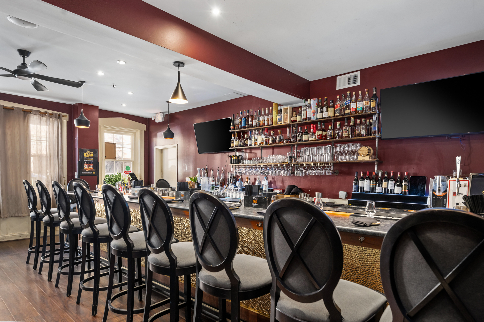 Second-Generation Restaurant Space Available For Lease 5