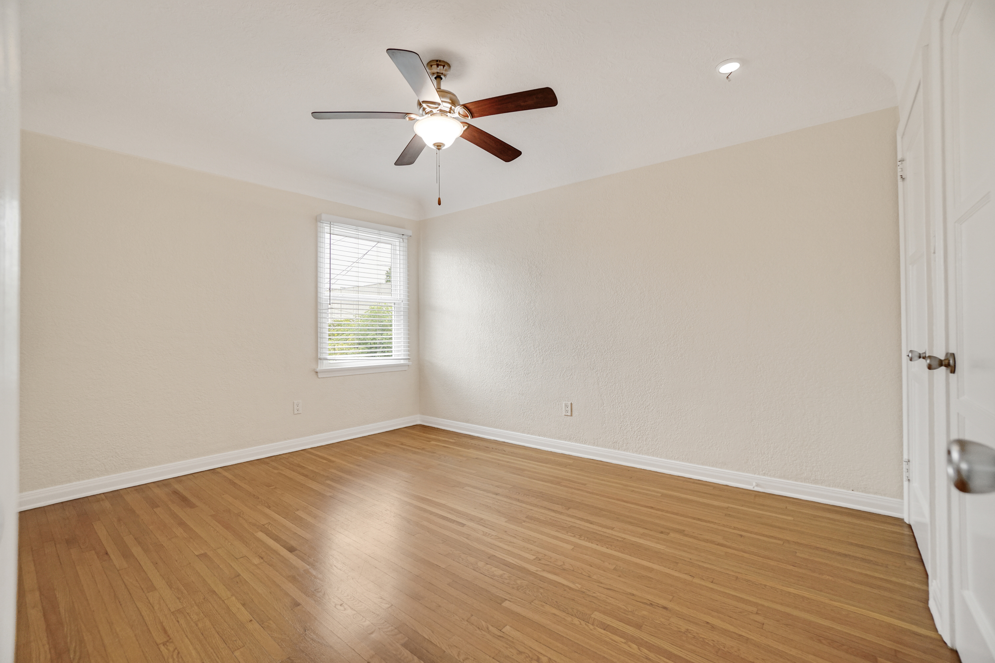 2250 Magnolia Ave thumbnail 17