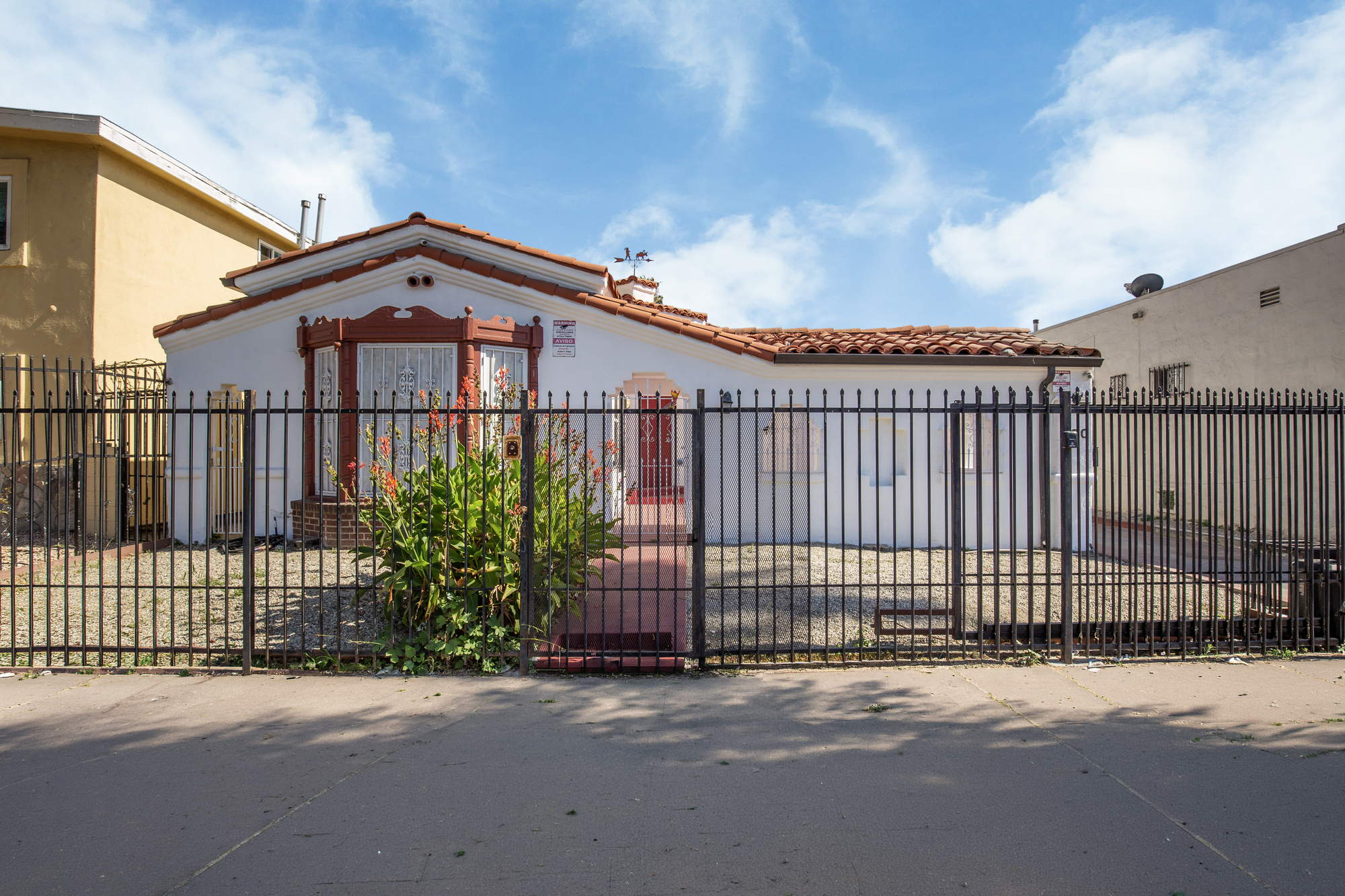 7-unit multifamily property at 522 W 82nd St, Los Angeles, CA