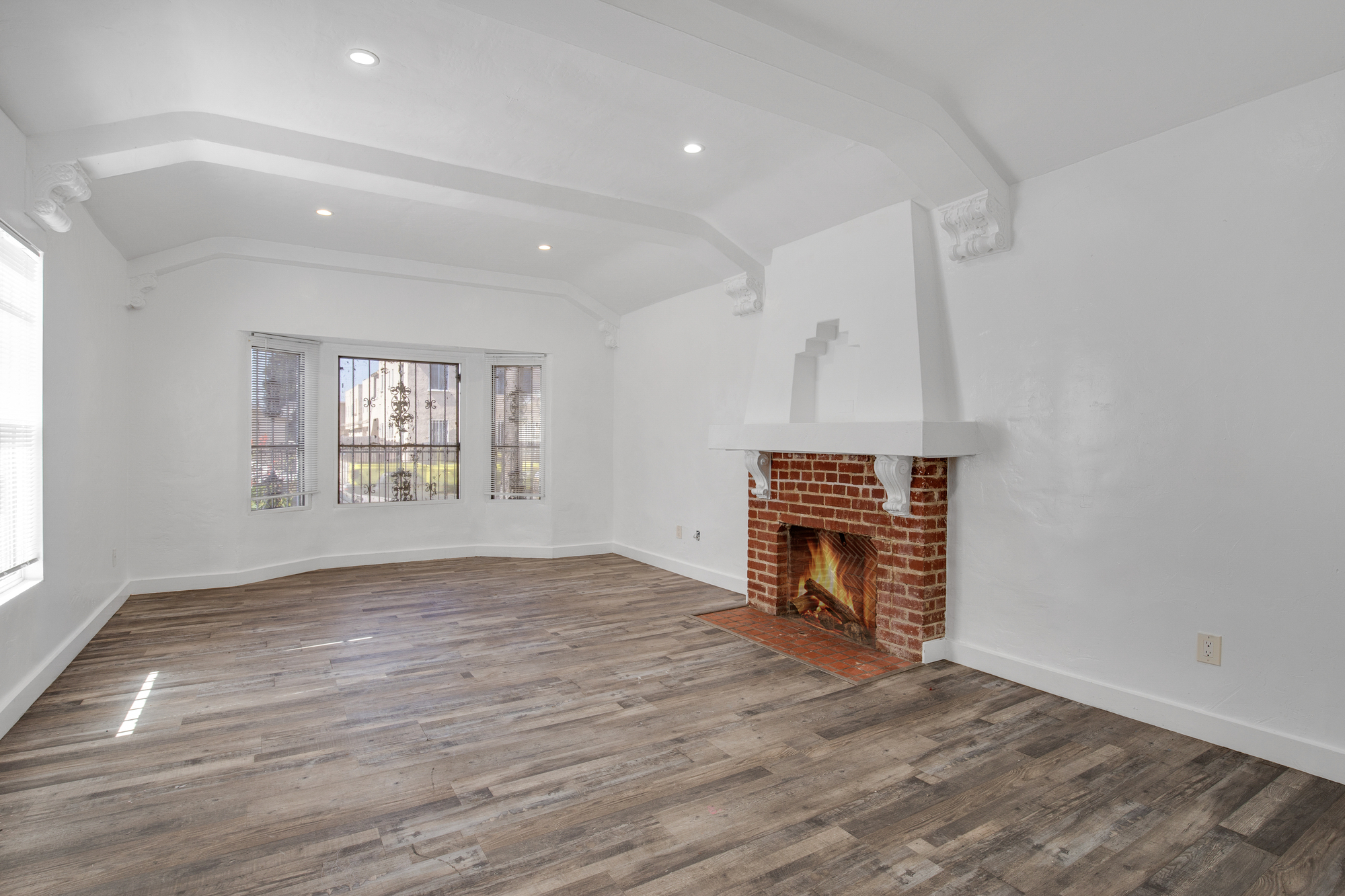 522 W 82nd St thumbnail 3