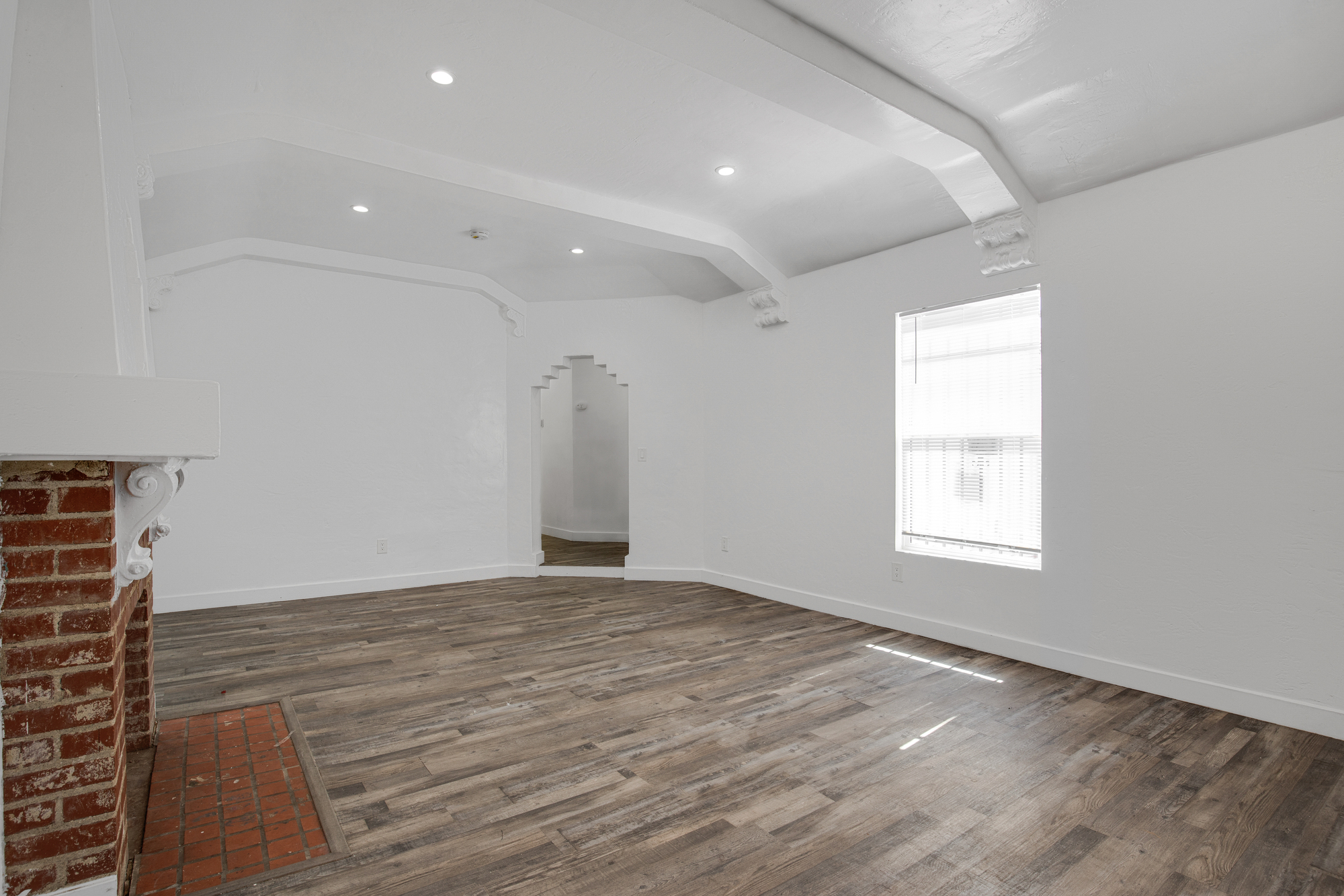 522 W 82nd St thumbnail 5