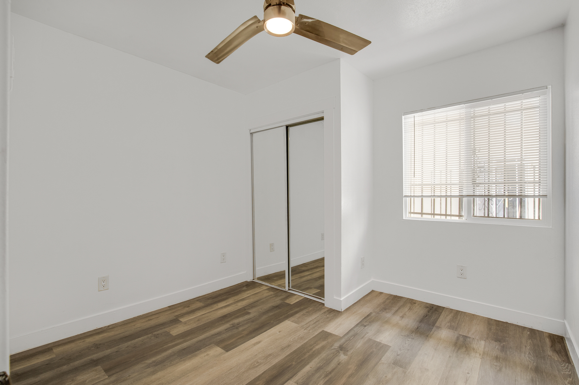 522 W 82nd St thumbnail 7