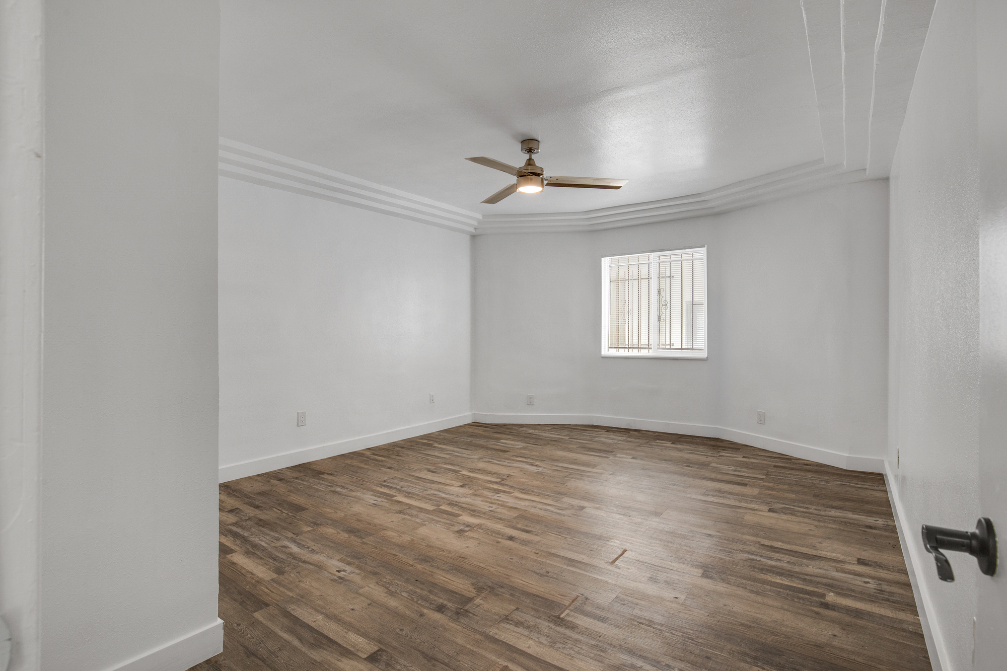 522 W 82nd St thumbnail 9