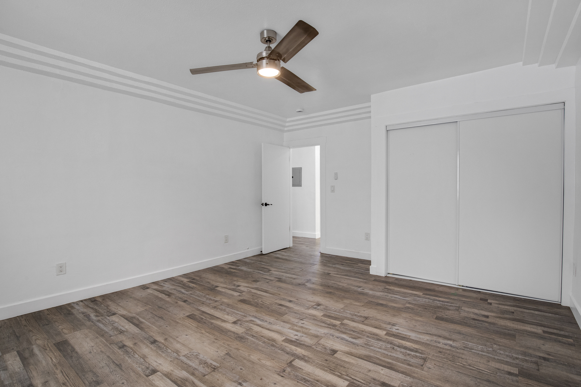 522 W 82nd St thumbnail 10