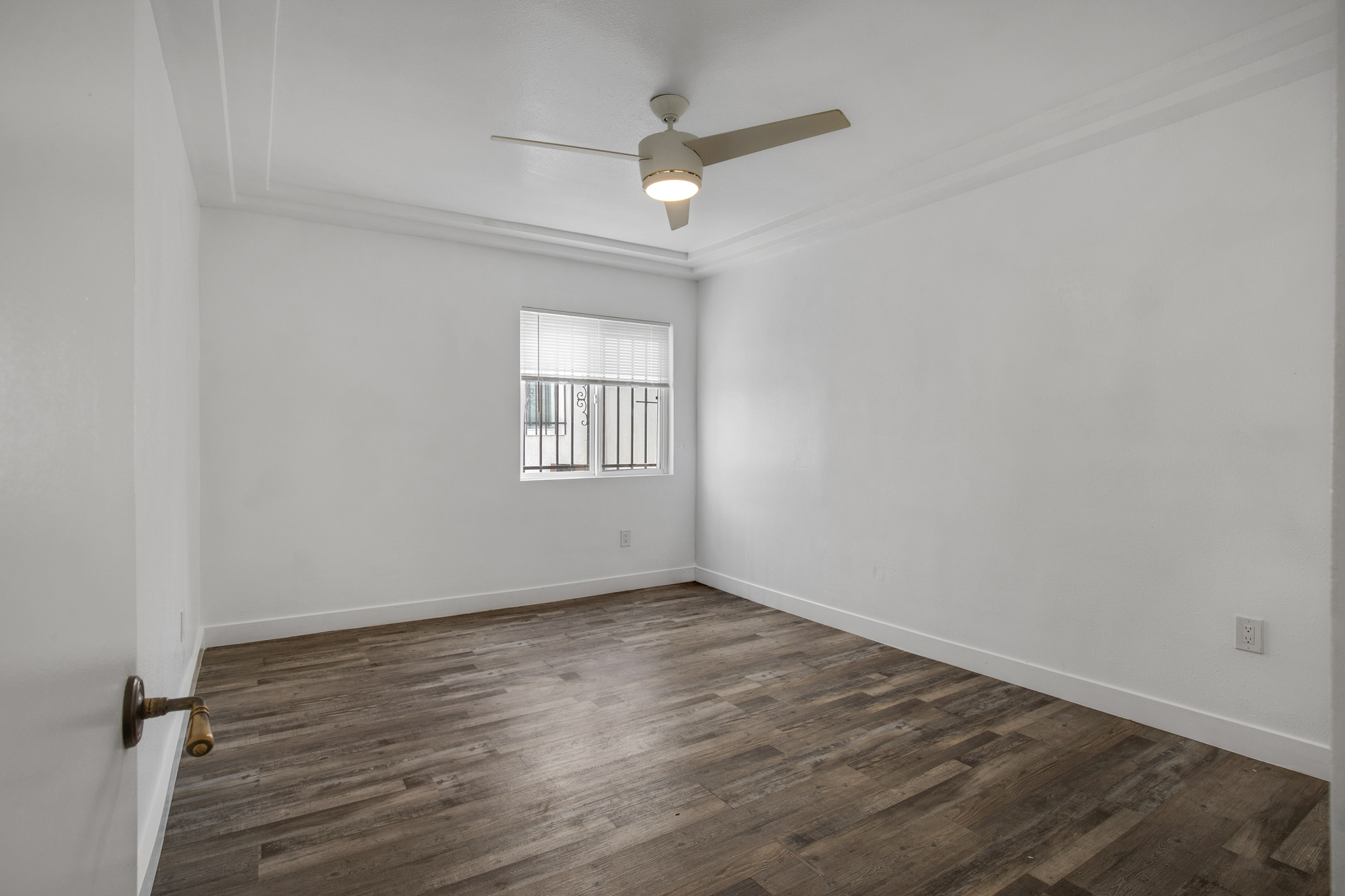 522 W 82nd St thumbnail 11