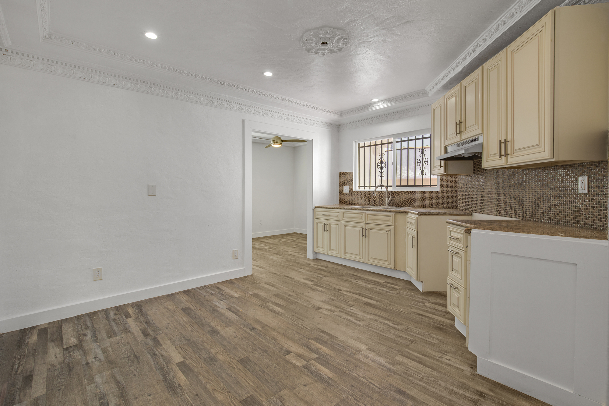 522 W 82nd St thumbnail 12