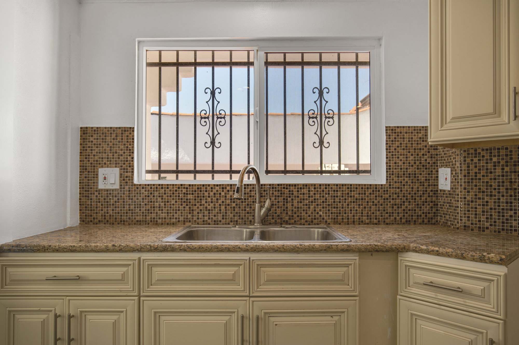 522 W 82nd St thumbnail 14