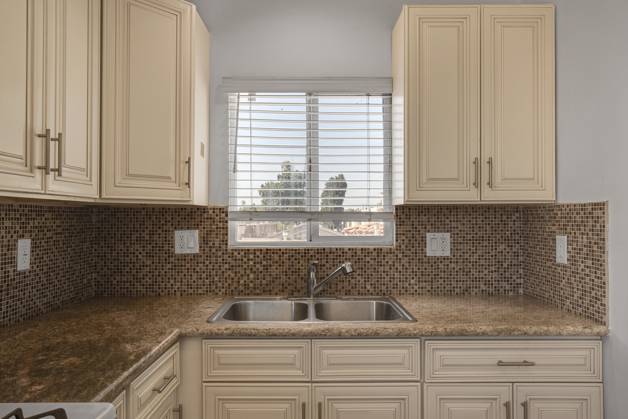 522 W 82nd St thumbnail 27