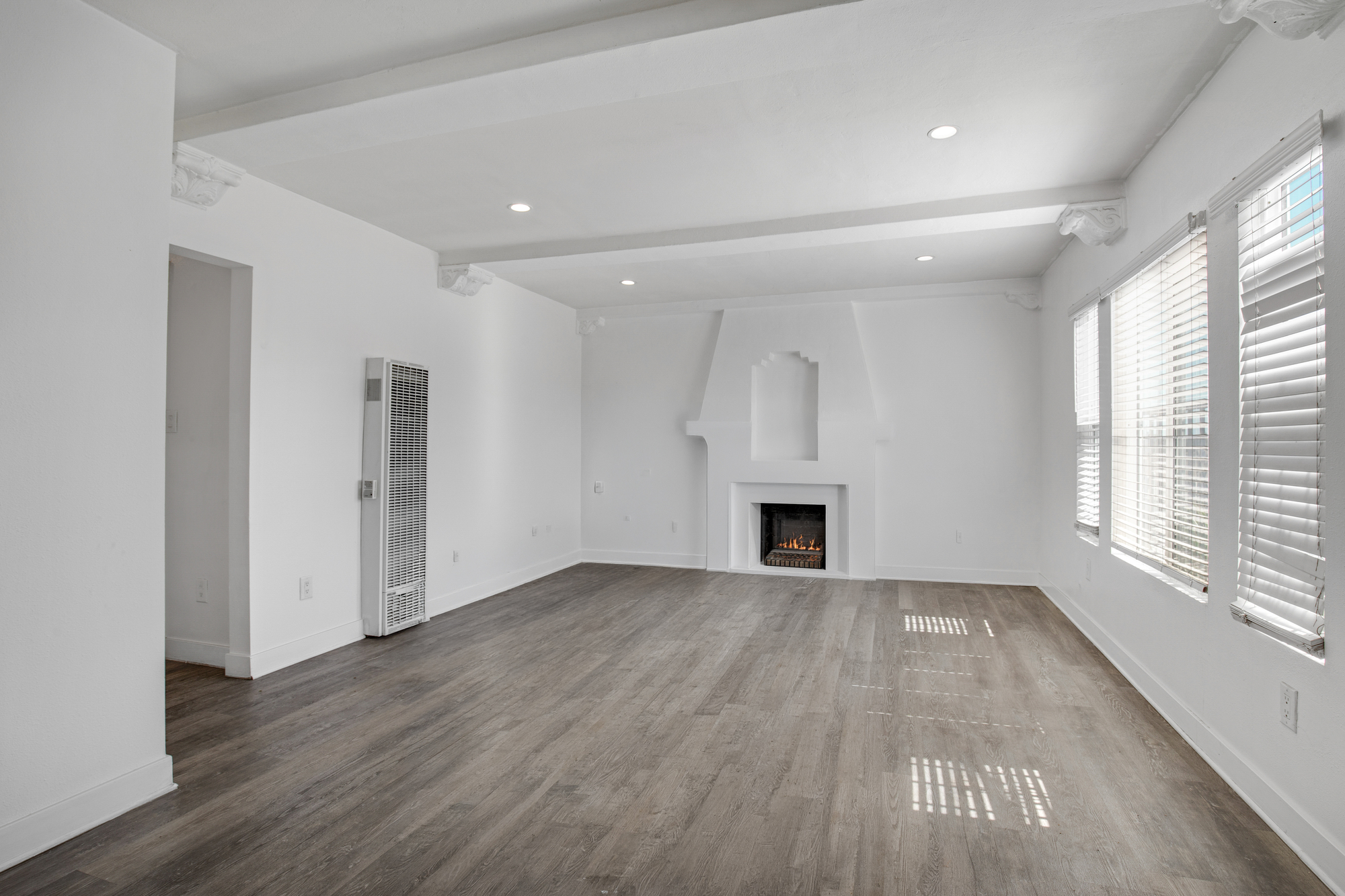 522 W 82nd St thumbnail 28