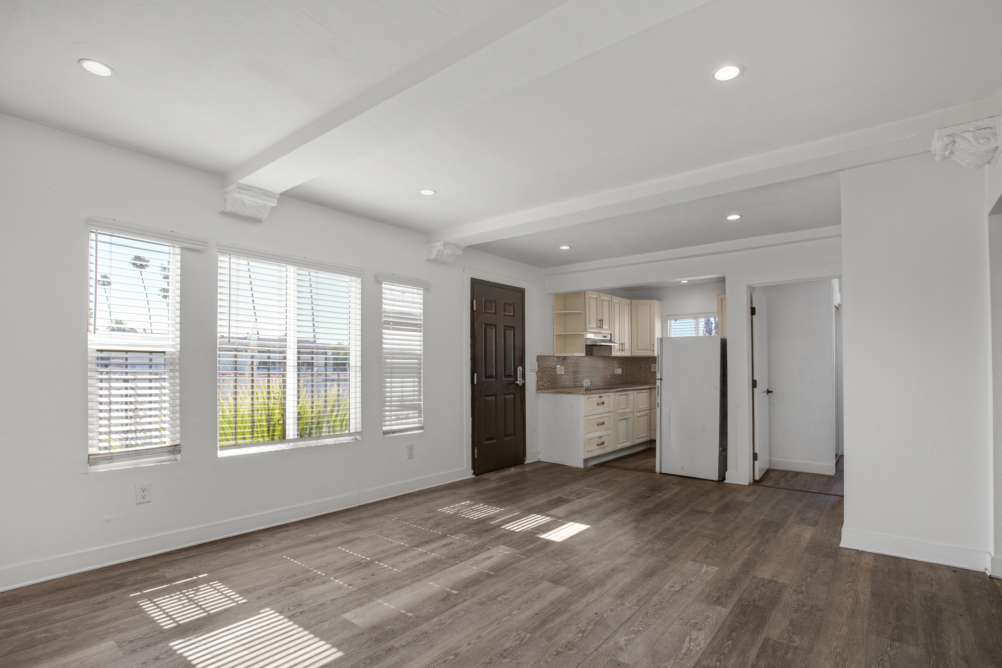 522 W 82nd St thumbnail 29
