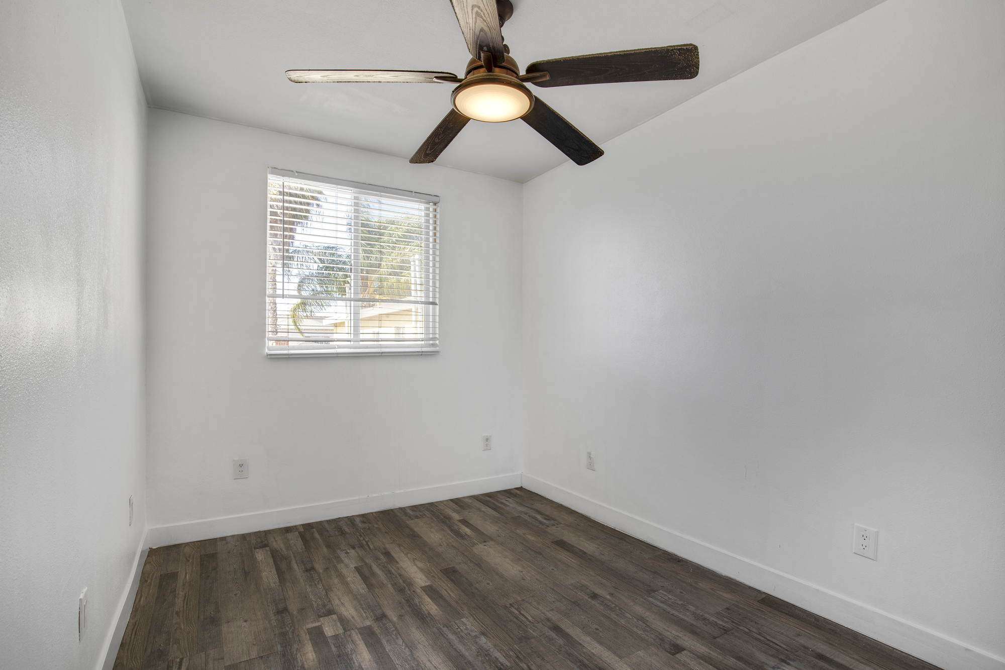 522 W 82nd St thumbnail 31