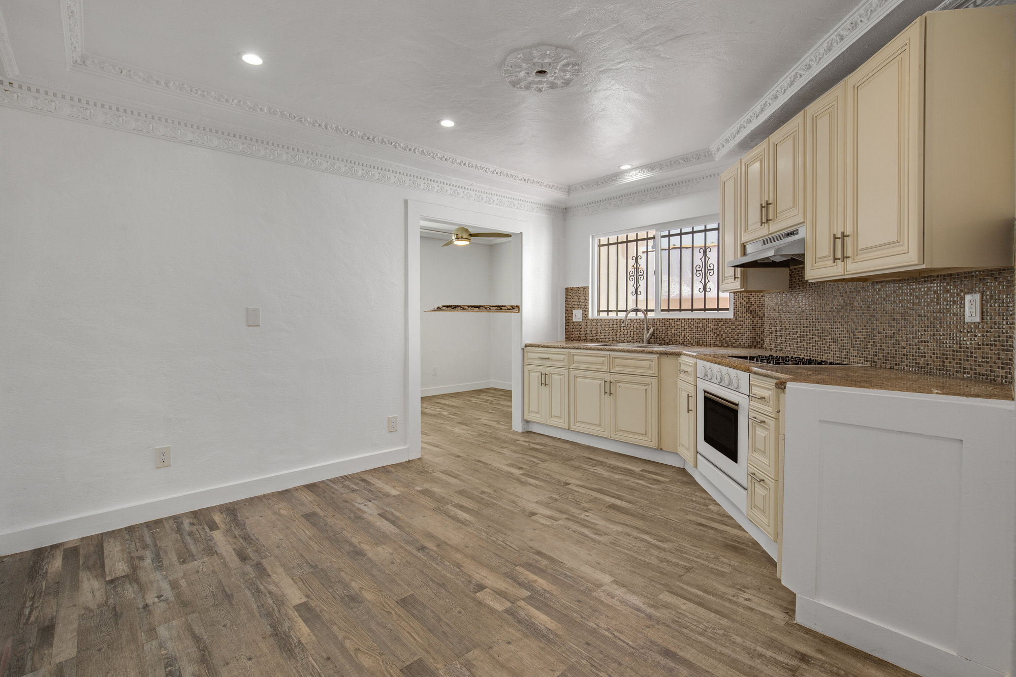 522 W 82nd St thumbnail 39