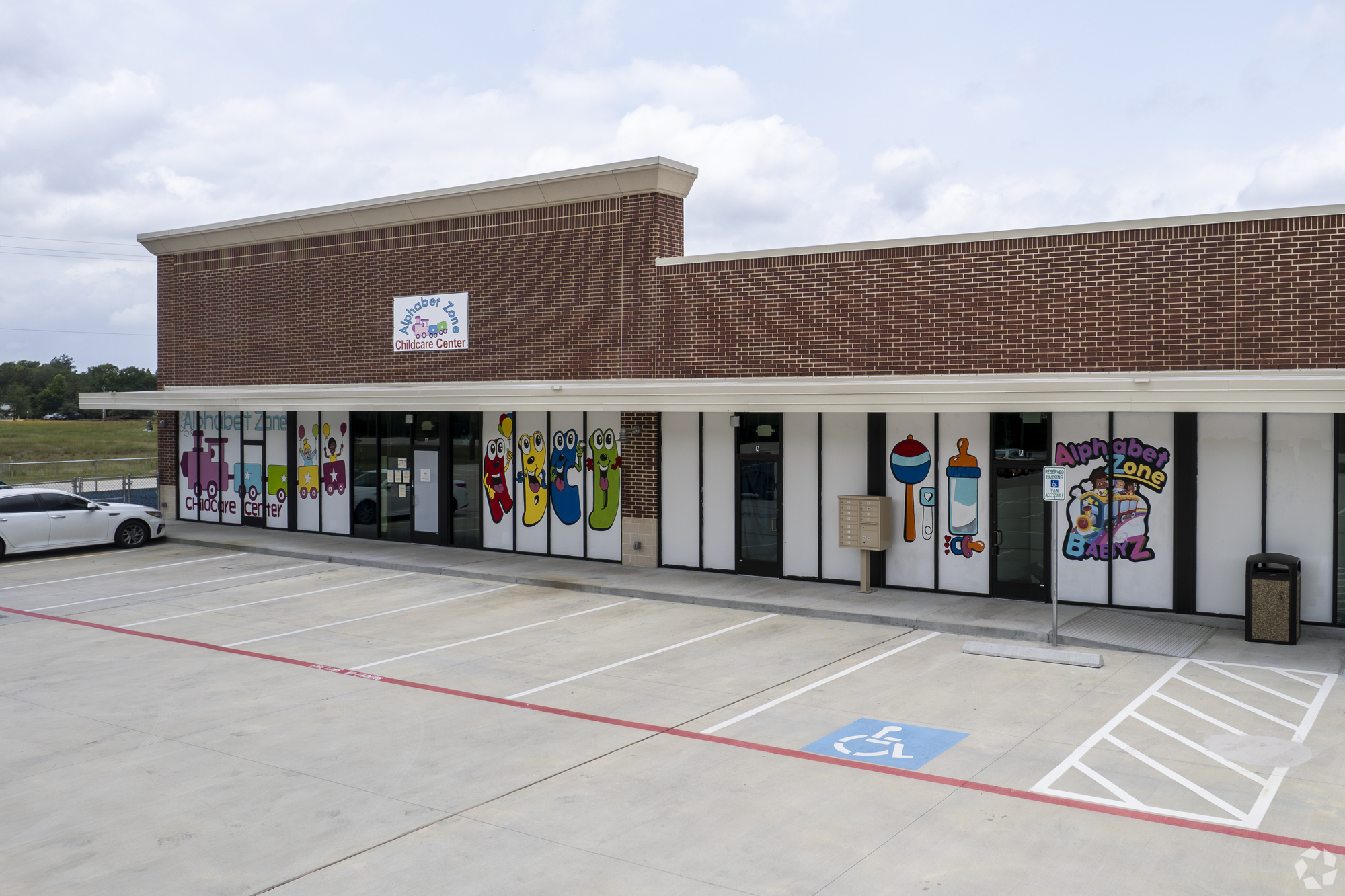 Retail Center Serving Walmart & Lowe's Distribution Hubs | New Caney, TX