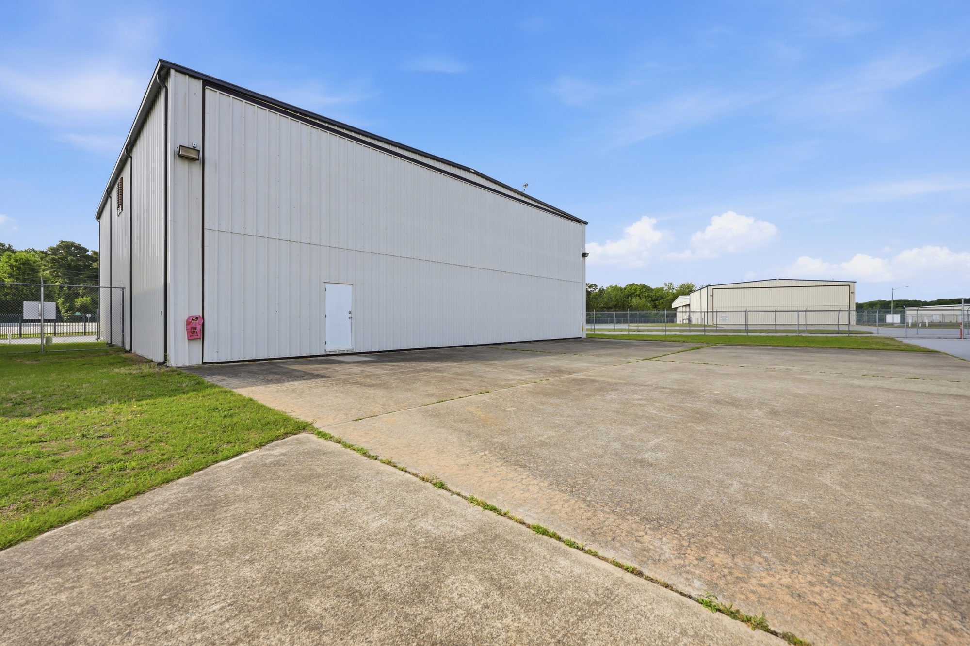 Hangar 17 4