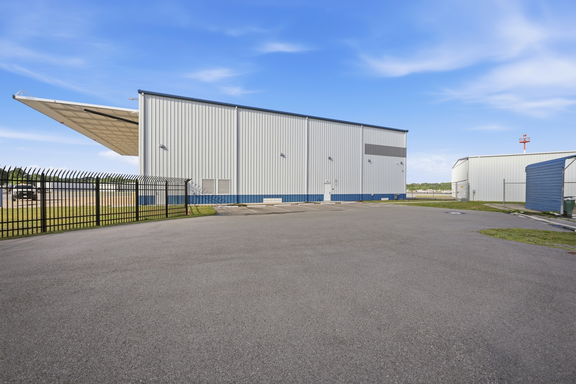 Hangar 30 3