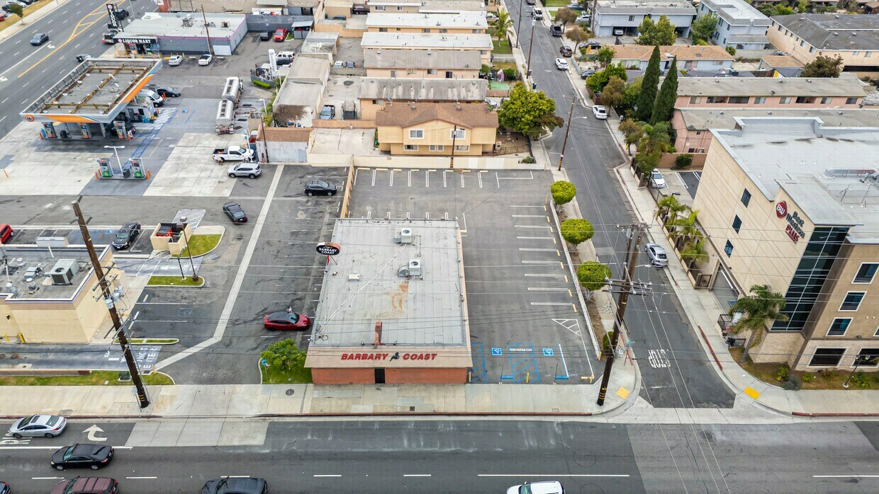 Freestanding Retail Building For Lease 5