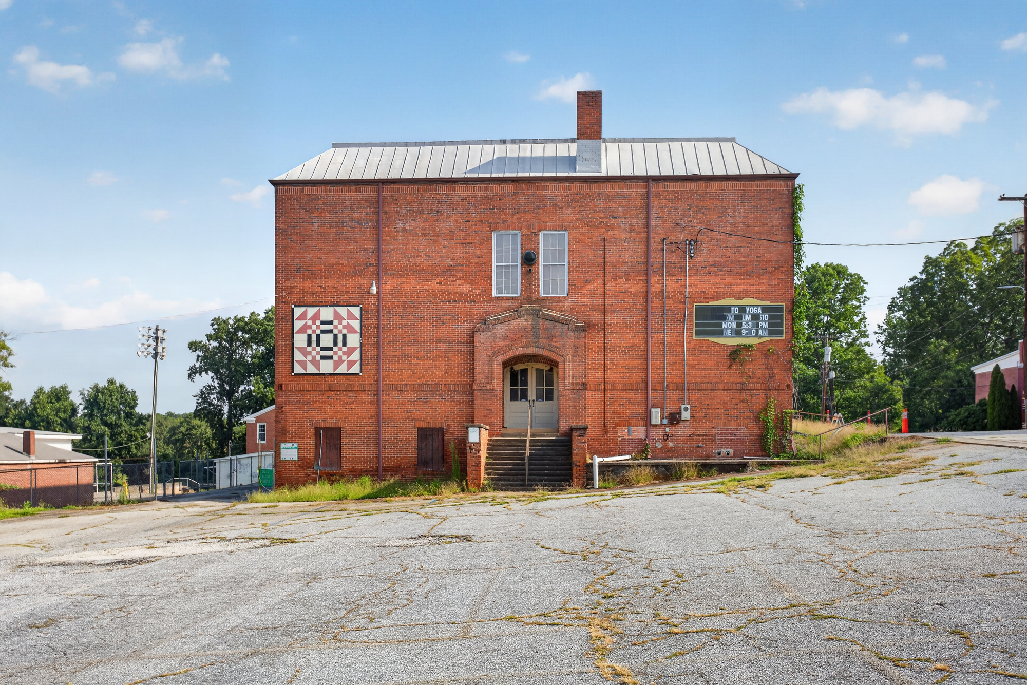201 N COLLEGE ST WALHALLA SC 29691 4
