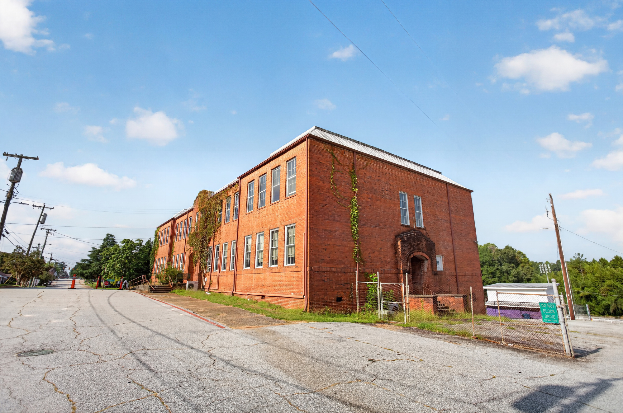 201 N COLLEGE ST WALHALLA SC 29691 5