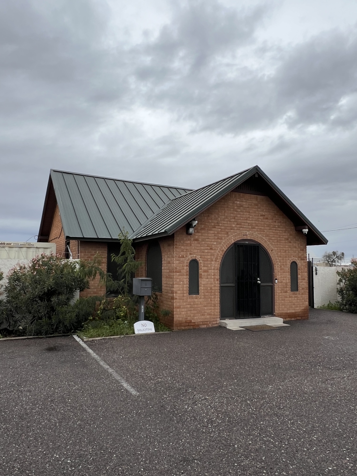 Freestanding Office with 4,200 SF Secured Yard