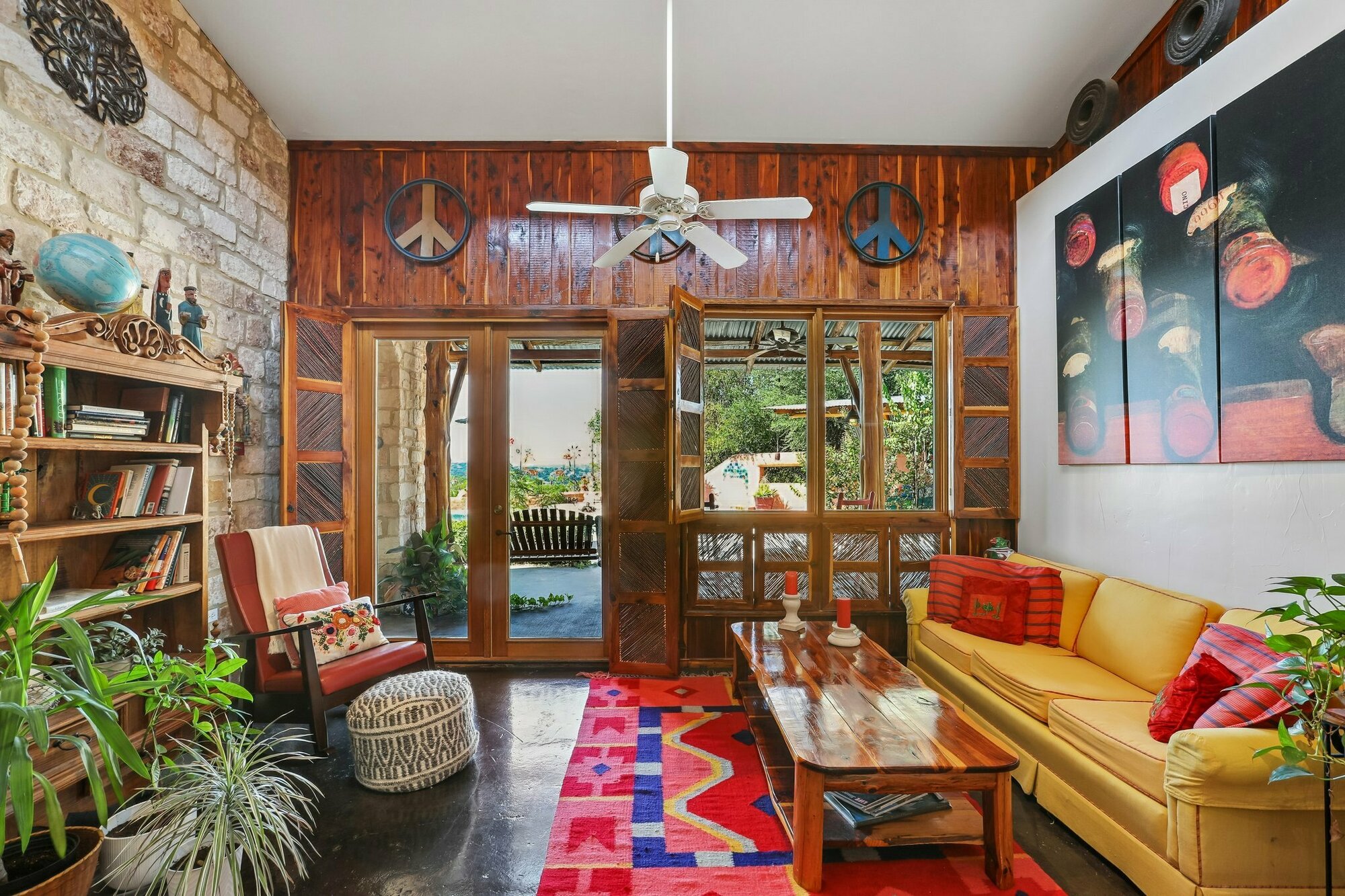 SANTA FE-STYLE LAKE TRAVIS HAVEN 5