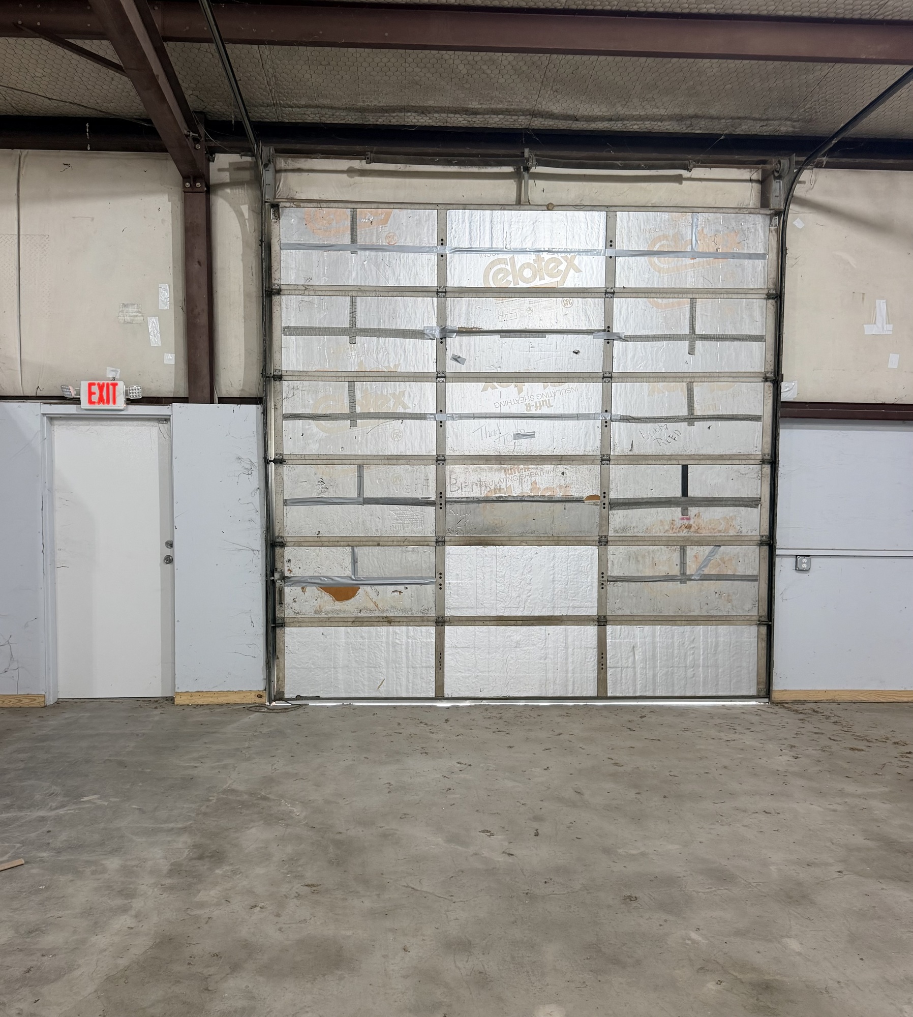 ±3,000 SF Flex/Industrial with ±10,000 SF Fenced Yard & 1-Ton Jib Crane — Conroe 5