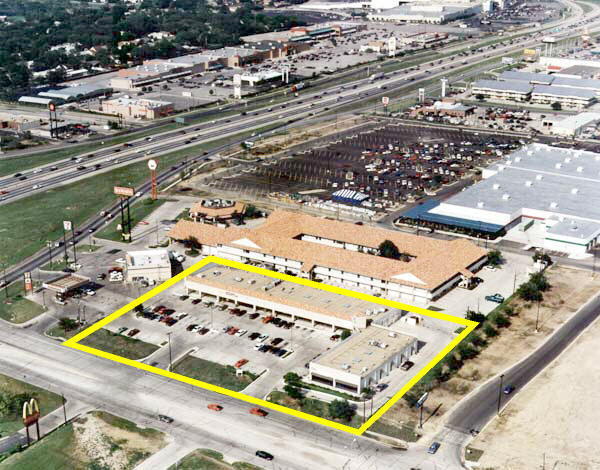 Esters Plaza 3