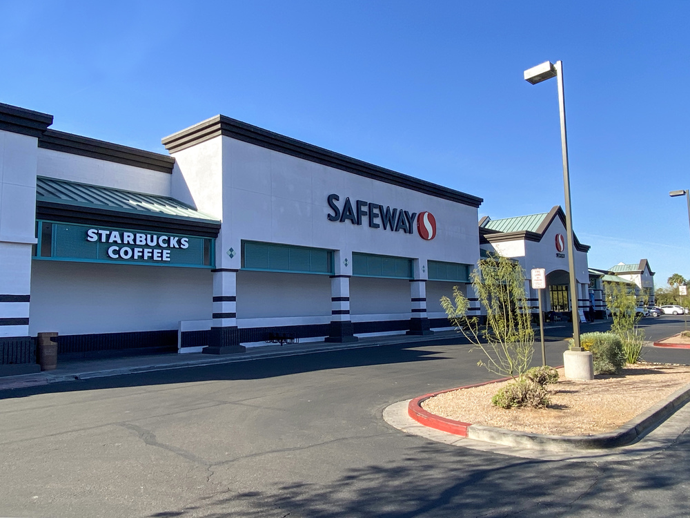 Upscale Neighborhood Shopping Center In Scottsdale