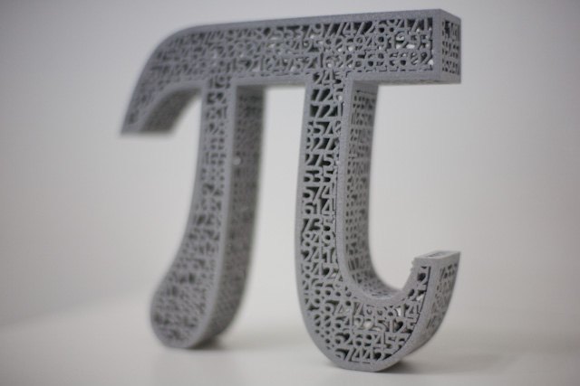 Exploring the Land of 3D Printed Sculptures through Google Glasses of Ashley Zelinskie