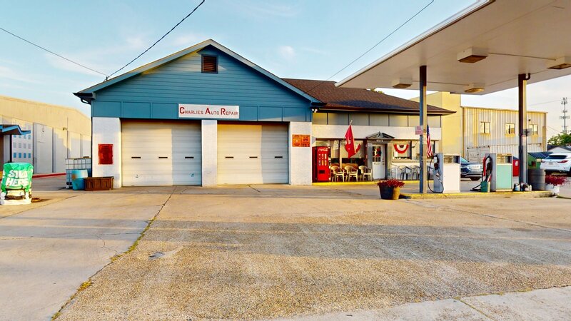 Charlies_auto_repair_harahan_la_storefront
