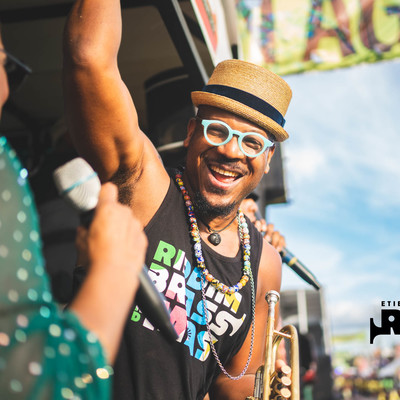 EC ON TRUCK SMILE RSN05304.jpg