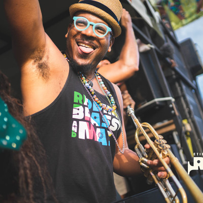 EC ON TRUCK SMILE RSN05400.jpg