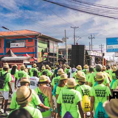 FULL BAND SHOT 01 RSN04708.jpg