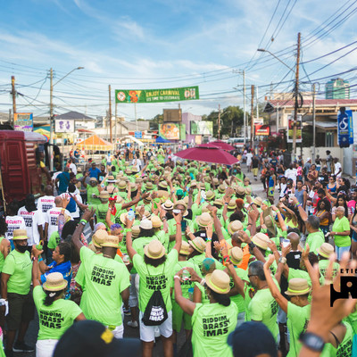 FULL BAND SHOT HANDS UP RSN05713.jpg