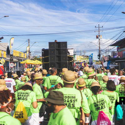 FULL BAND SHOT RSN04821.jpg