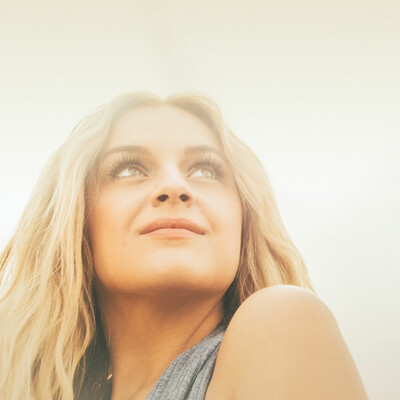 Trade_Ad_KelseaBackyard_599_haze.jpg Trade_Ad_KelseaBackyard_599_haze.jpg