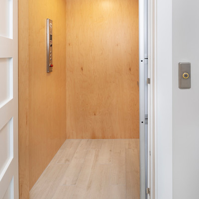 WEB Grand Mainsail Elevator_RHP.jpg